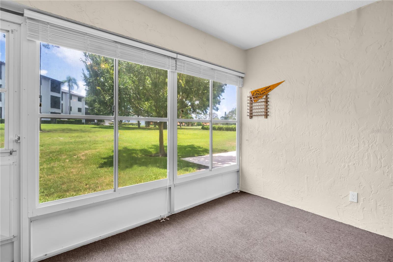 Heated & cooled Florida room to enjoy golf views year-round~