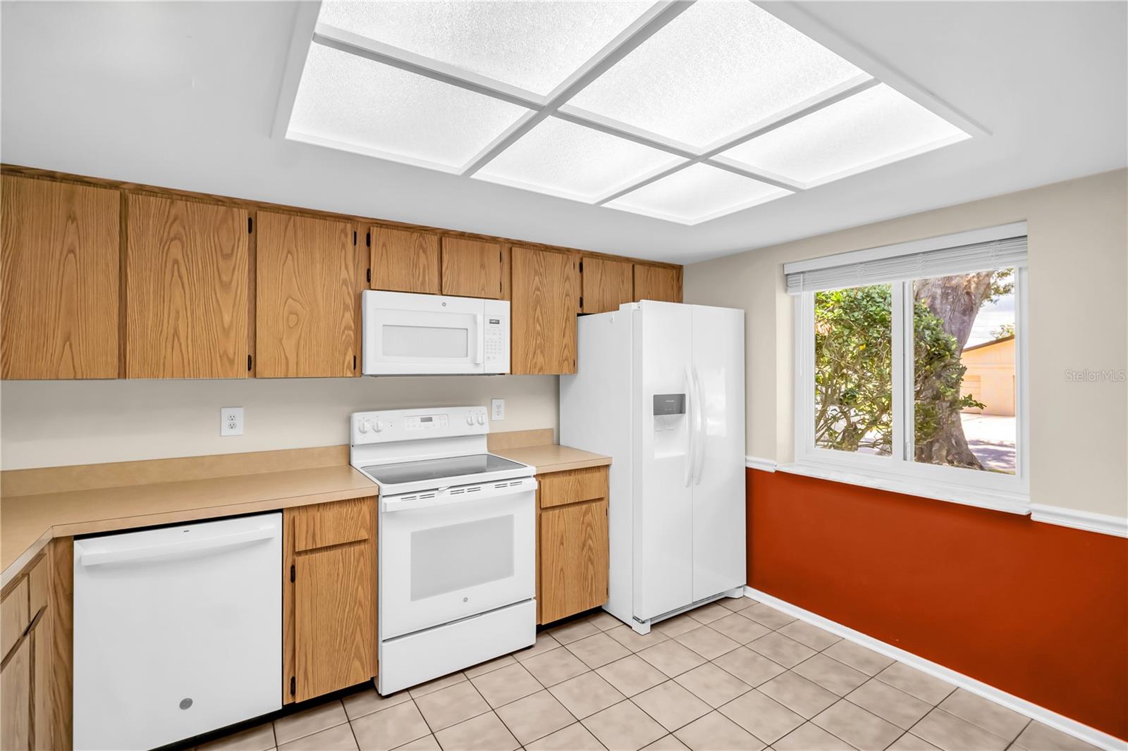 Spacious eat-in kitchen with newer appliances~