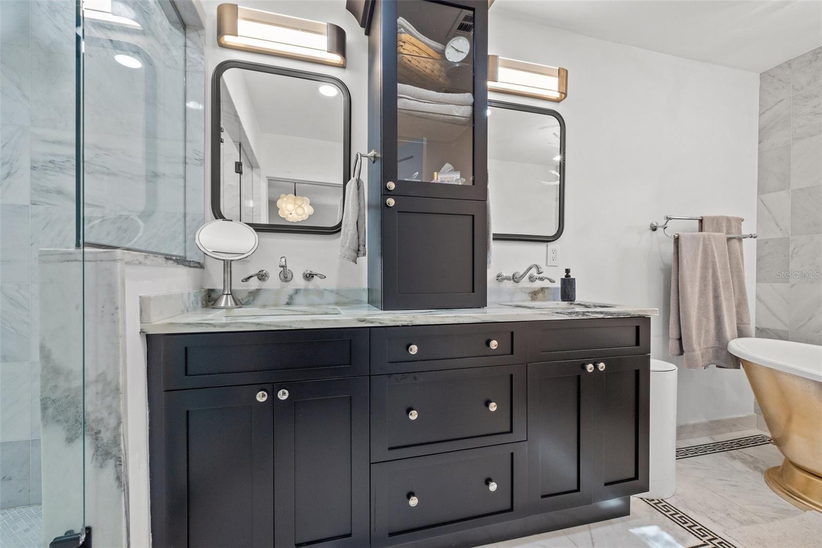 NEWLY BUILT OUT SCREENED IN LANA WITH BUILT INS.