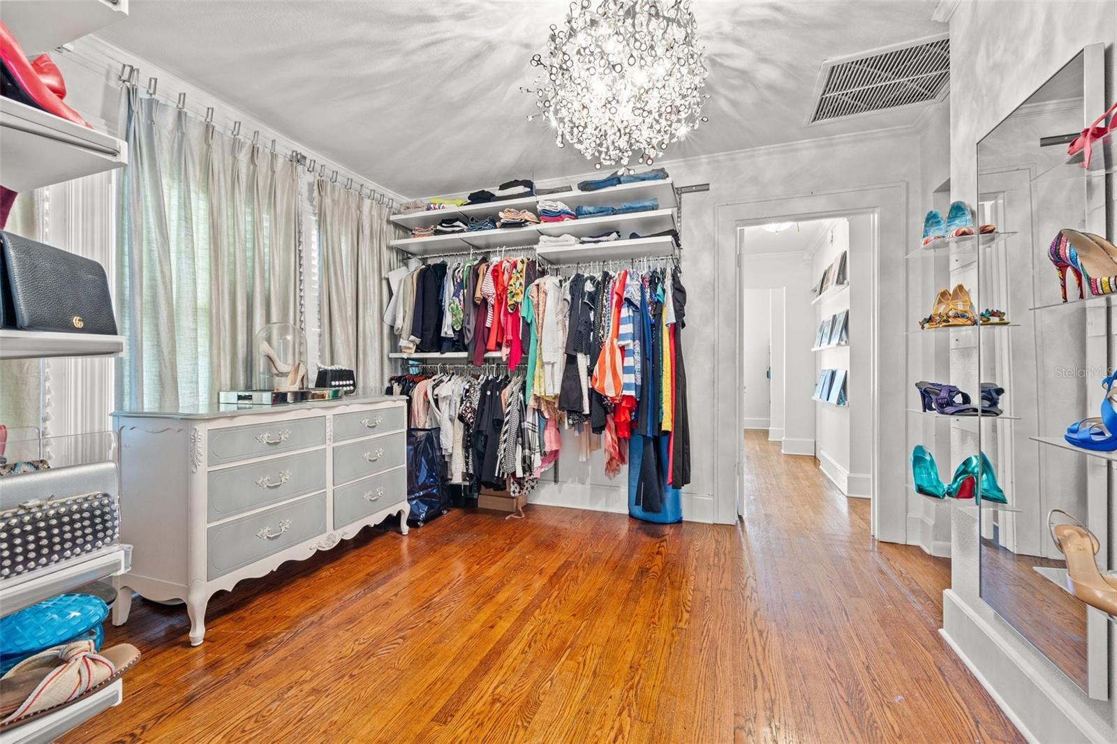 GREAT SPACE TO ENTERTAIN
