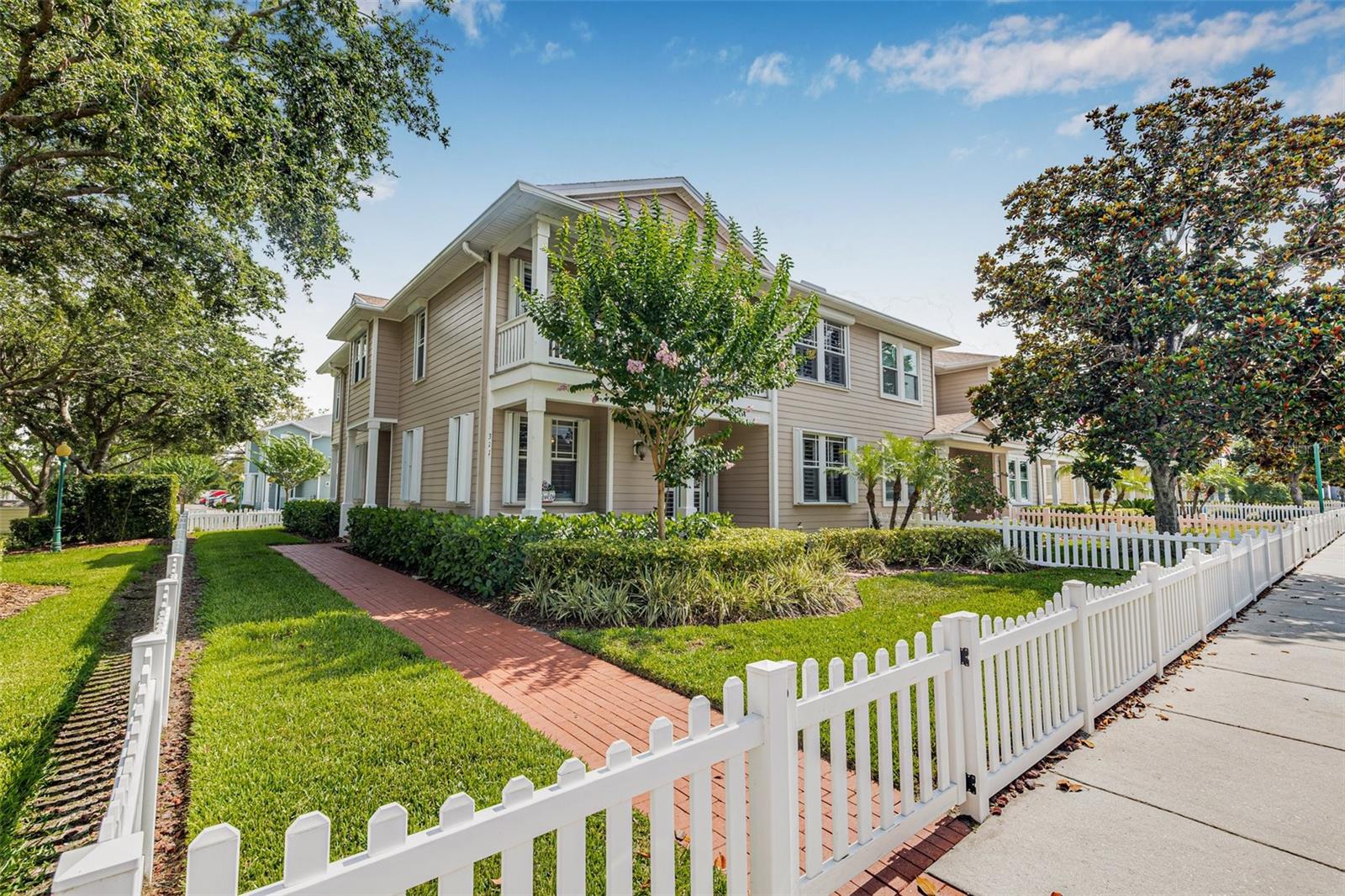 Large Corner Lot = Extra green space