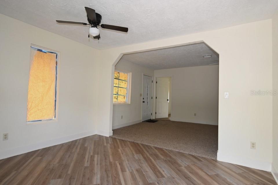 DINING ROOM LAMINATED FLOORING
