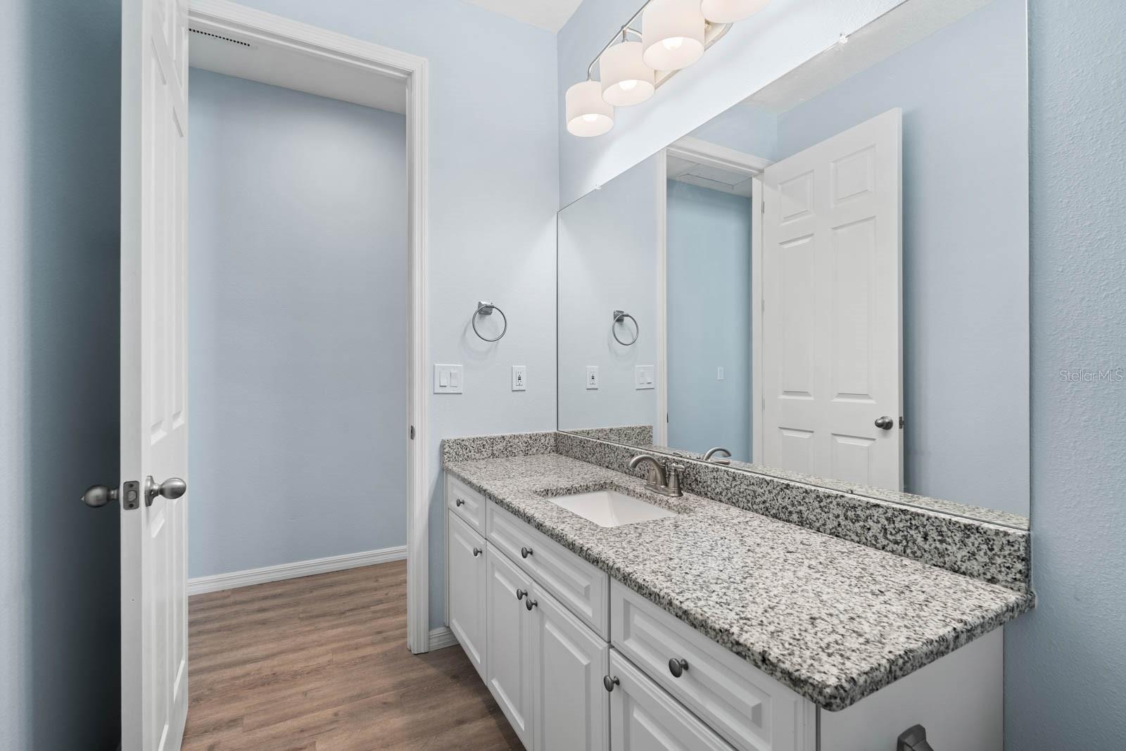 Bathroom 1b