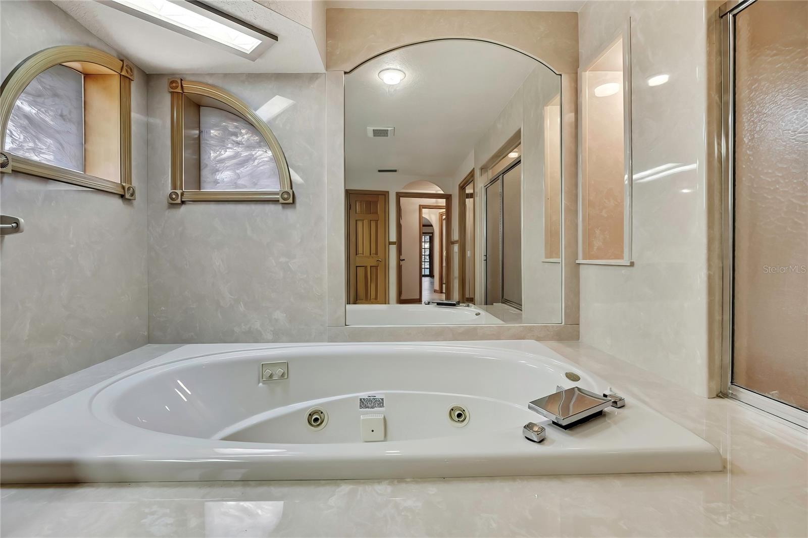Jacuzzi soaker tub