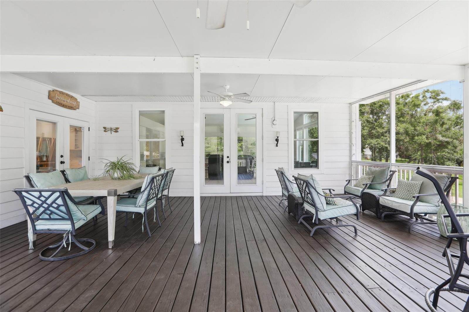 Huge screened patio