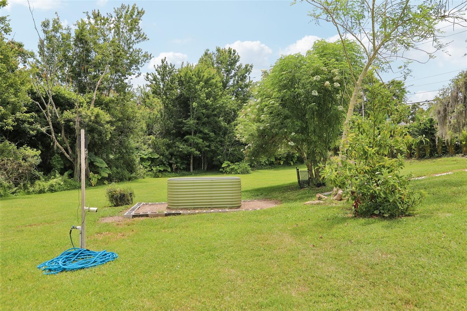 Gardening area, 10 fruit trees
