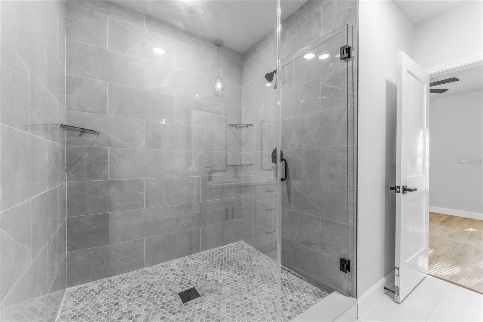 Primary en-suite bathroom