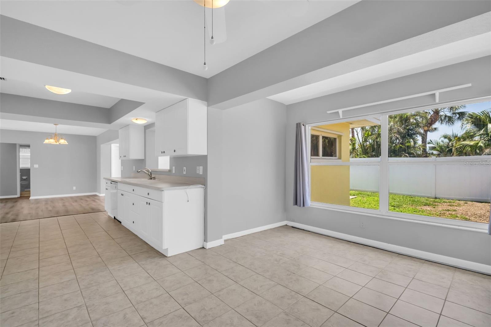 Eat-in space, perfect for a breakfast nook