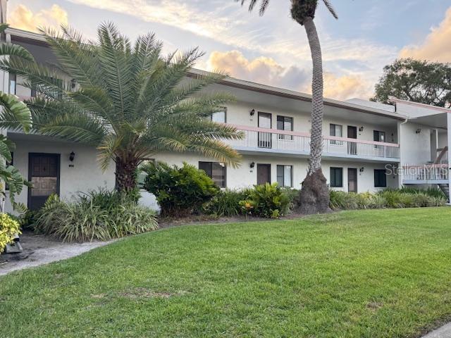 1st floor condo in East Lake Woodlands
