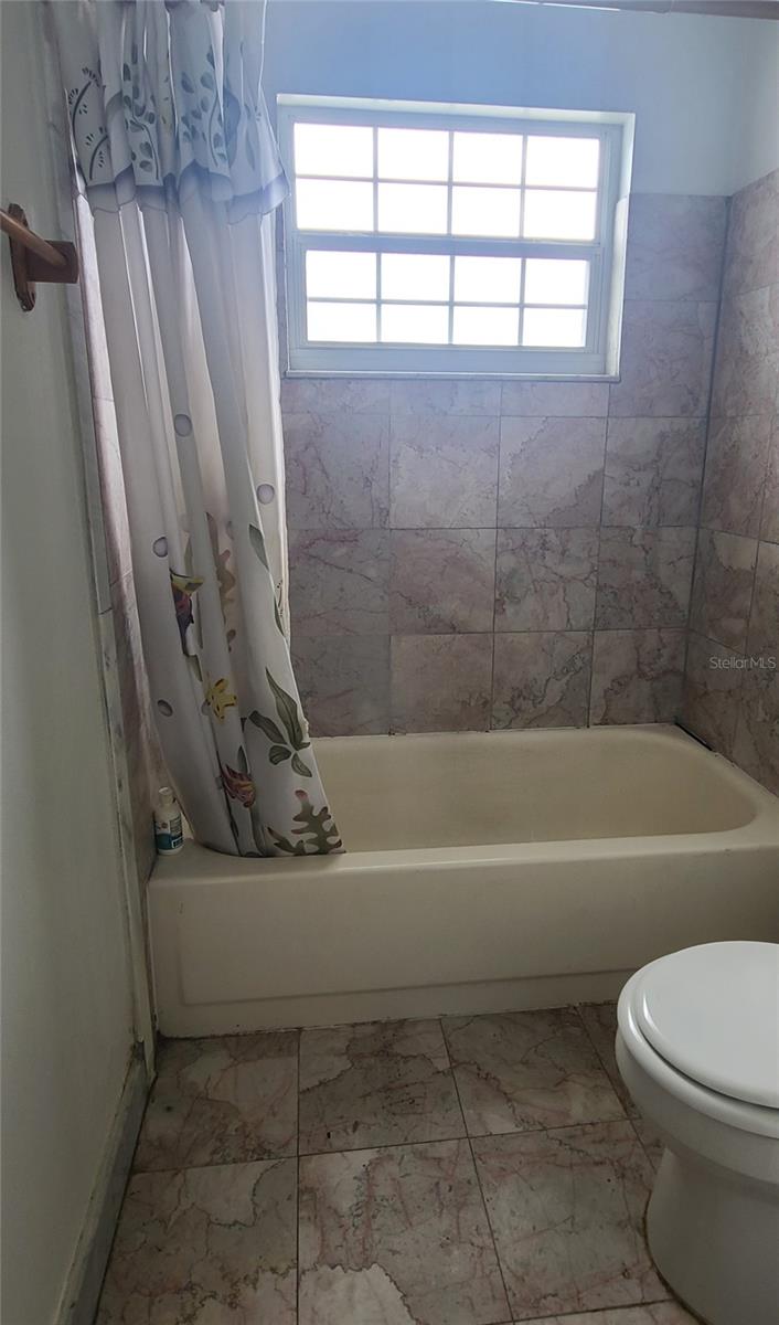 Bath shower/Tub