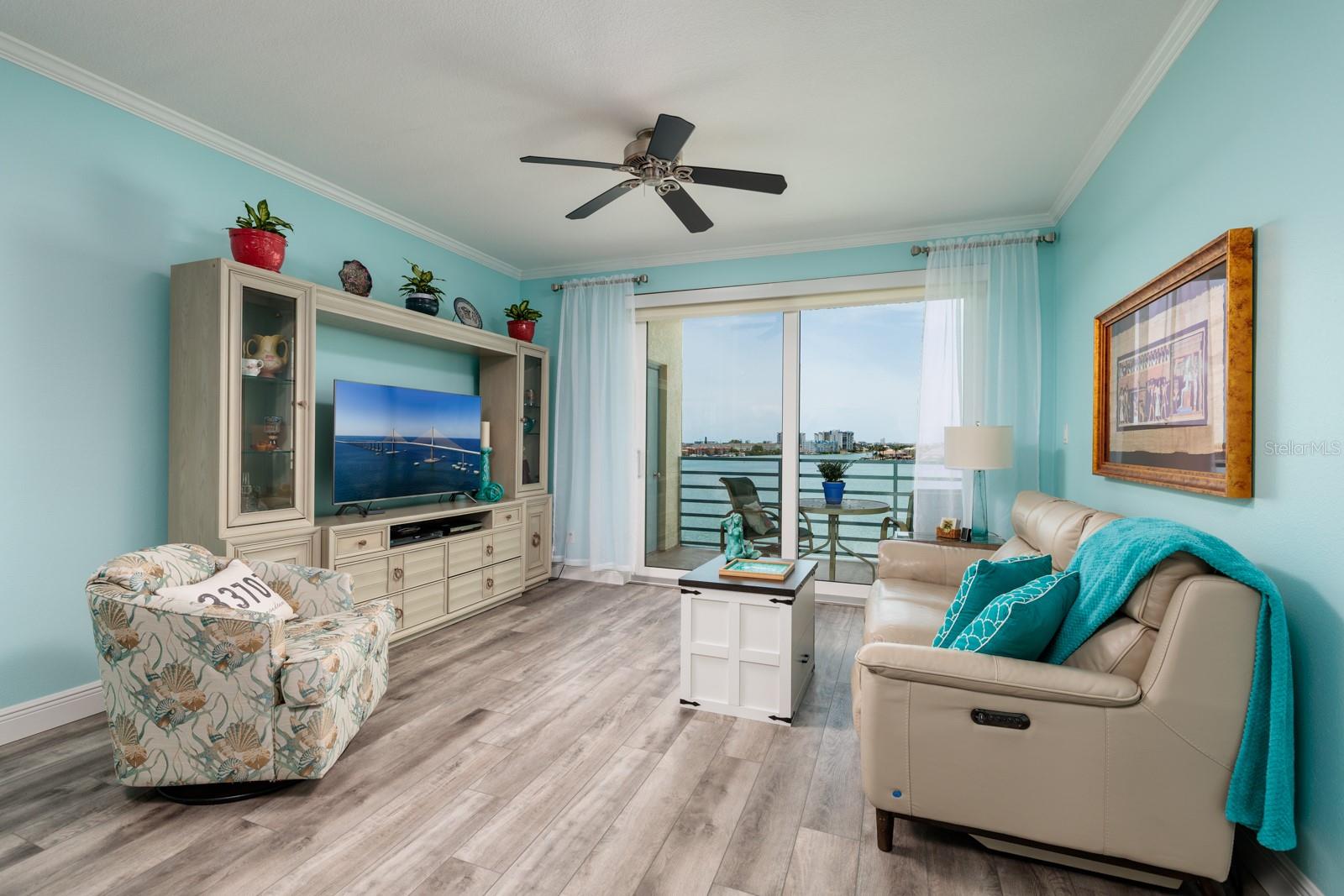 Livingroom with amazing views