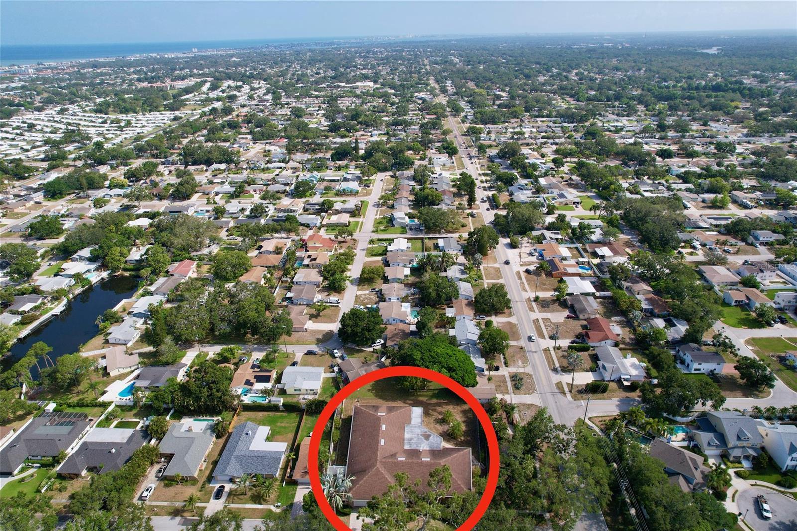 Convenient located in unincorporated Seminole with quick access to area beaches, schools, shops, restaurants and more.
