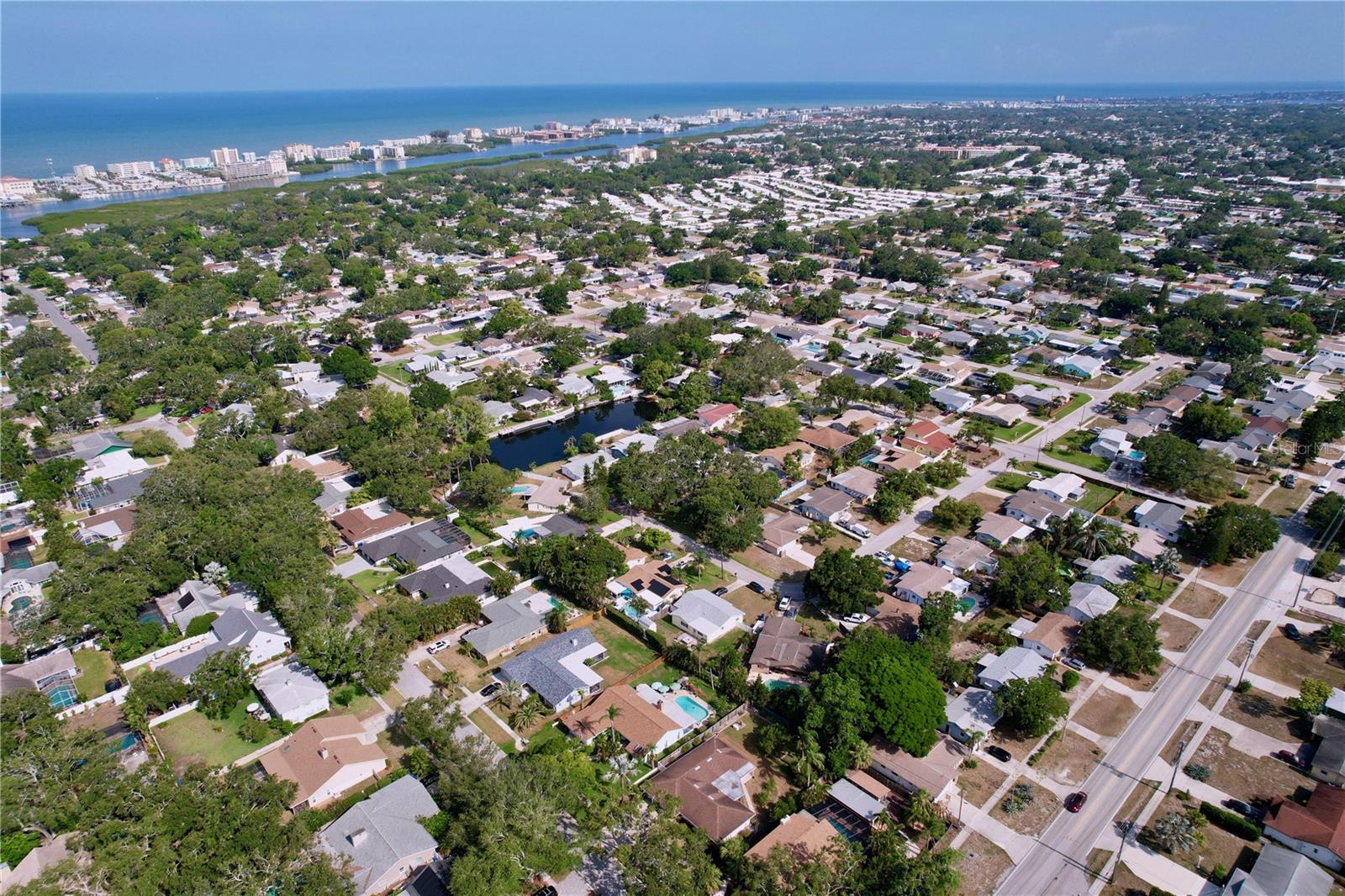 Convenient located in unincorporated Seminole with quick access to area beaches, schools, shops, restaurants and more.