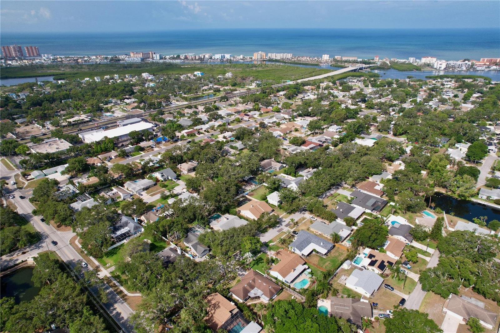 Convenient located in unincorporated Seminole with quick access to area beaches, schools, shops, restaurants and more.