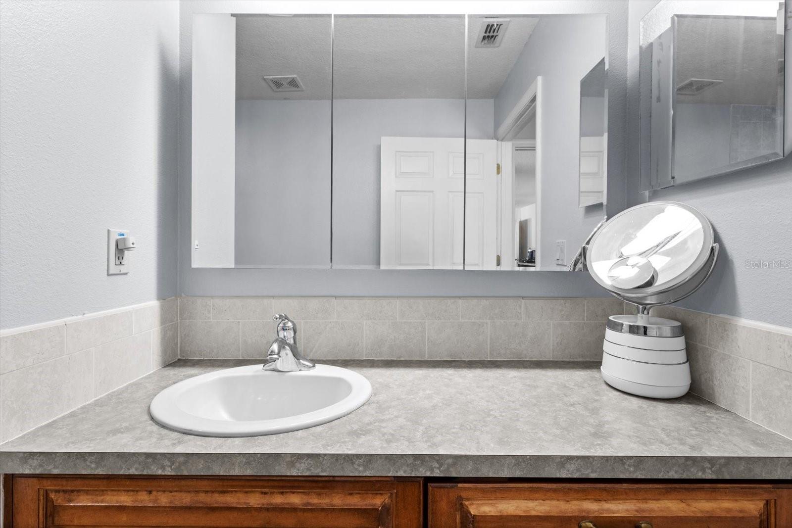 Suite full bath