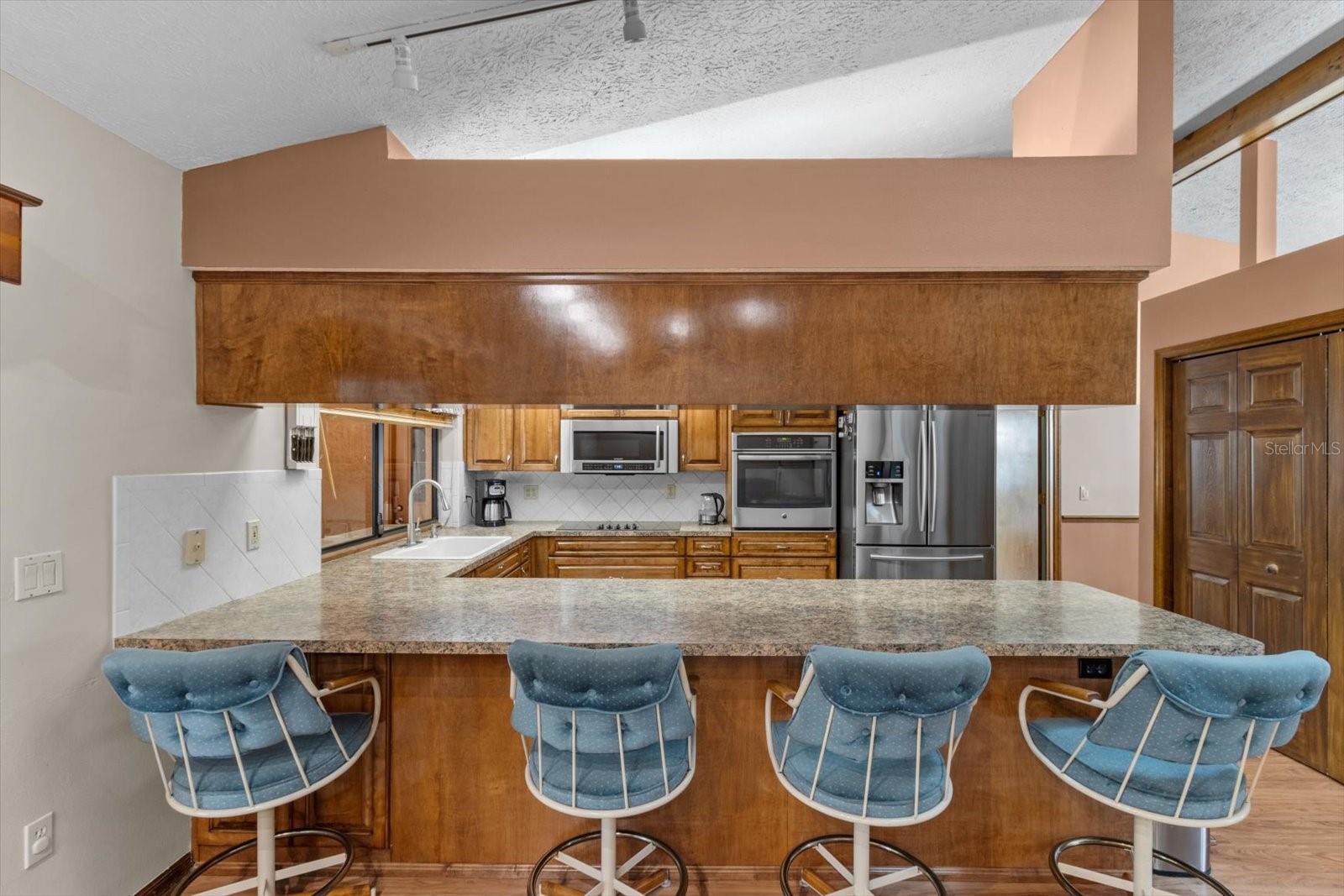 Kitchen breakfast bar