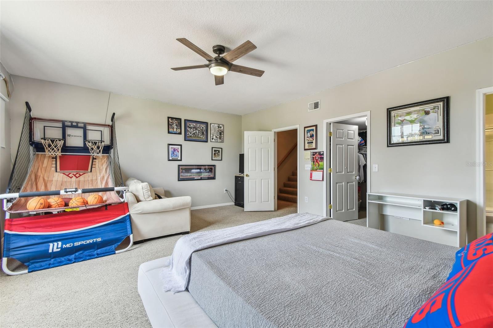 Huge bedroom!