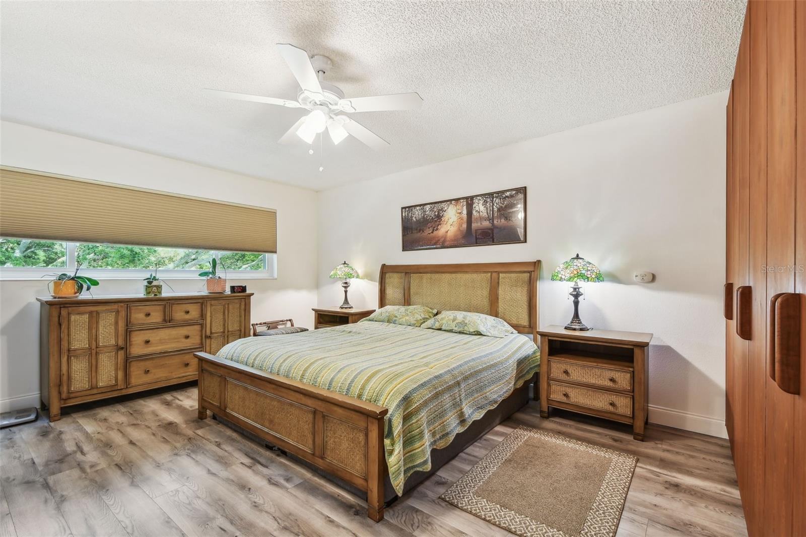 Spacious and so pretty. To the left-built-in wall to wall cabinets for all your extras