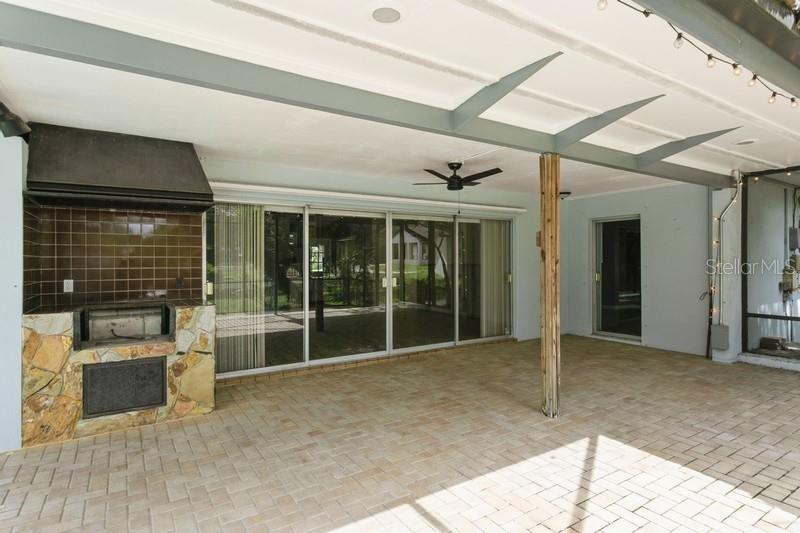 Lanai facing living room