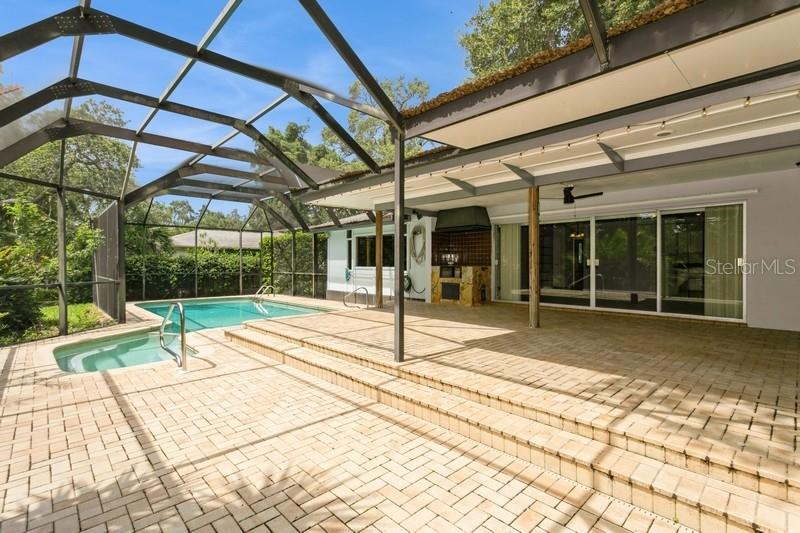 great entertainment area - plenty of room for outdoor furniture