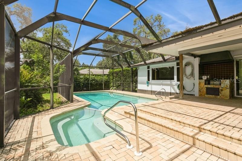 Entrance to spa/hot tub