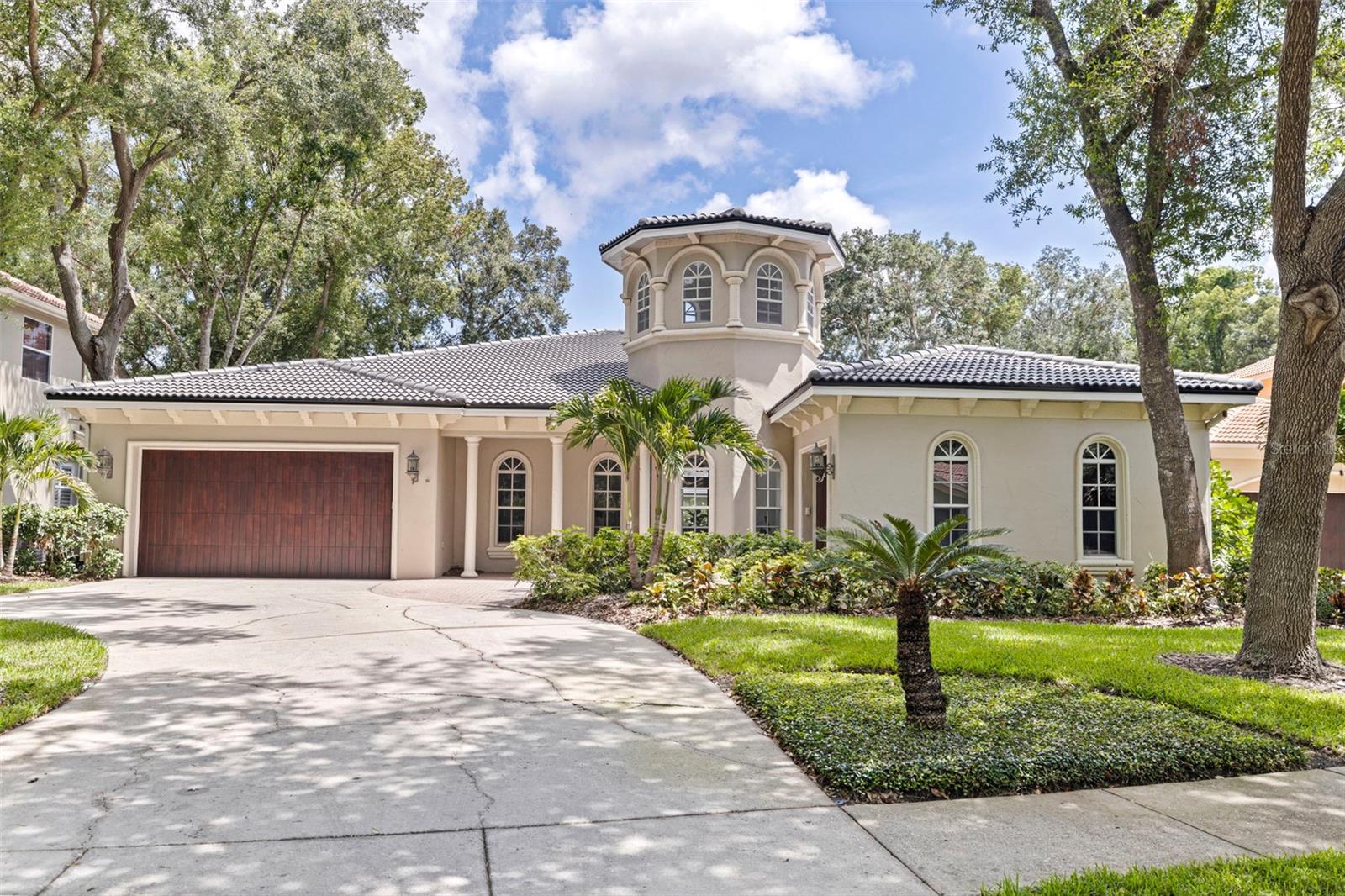 1936 Floresta View Dr!