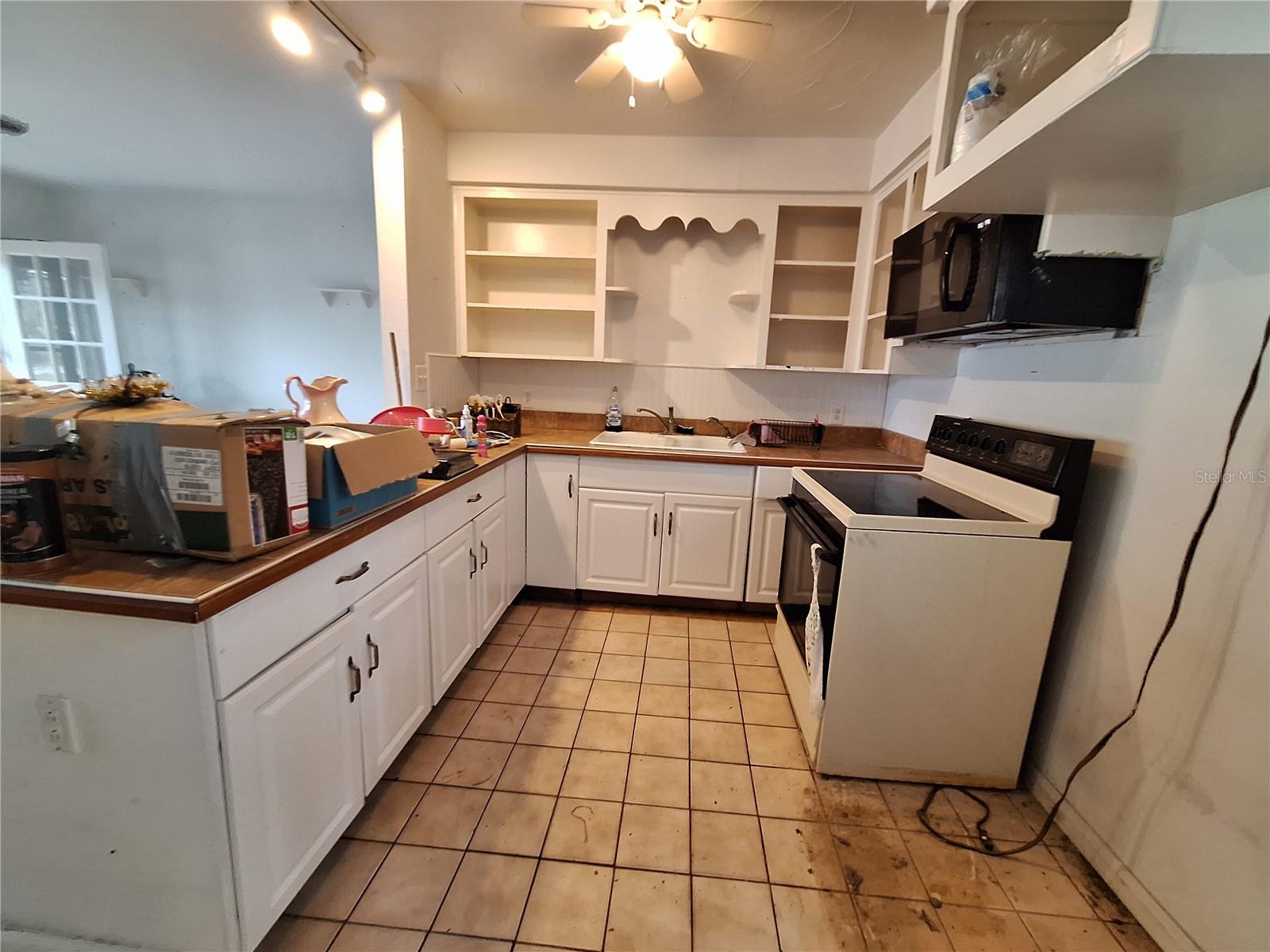 Breakfast Bar over looks Living Room