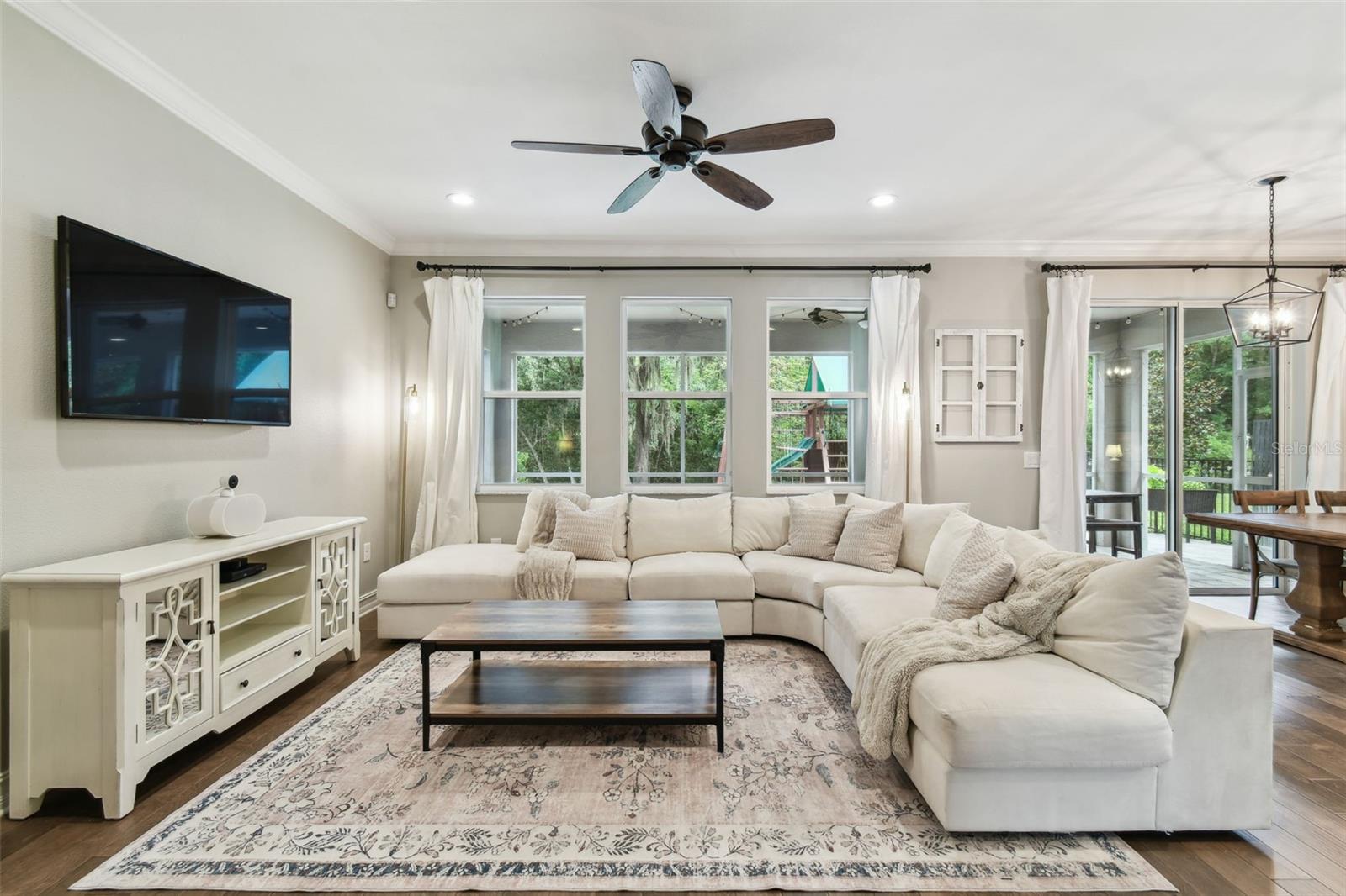 Large Great Room overlooking coservation
