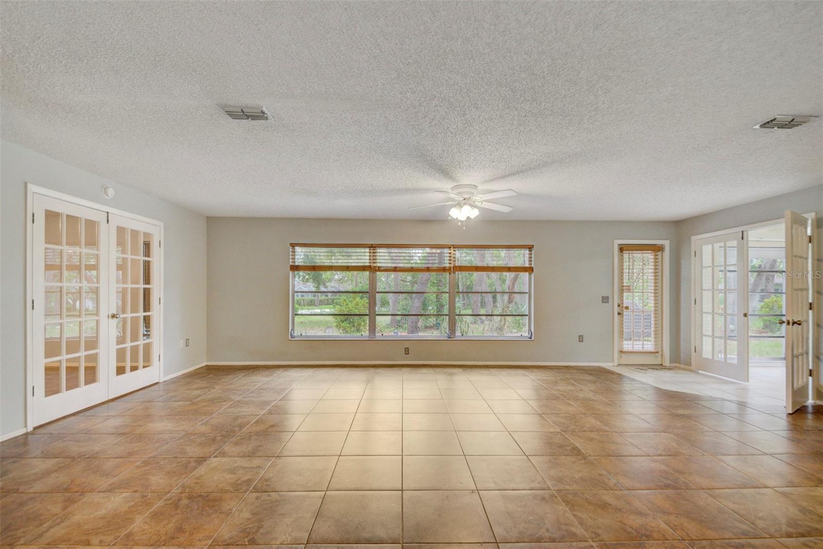 Sensational space with amazing views!