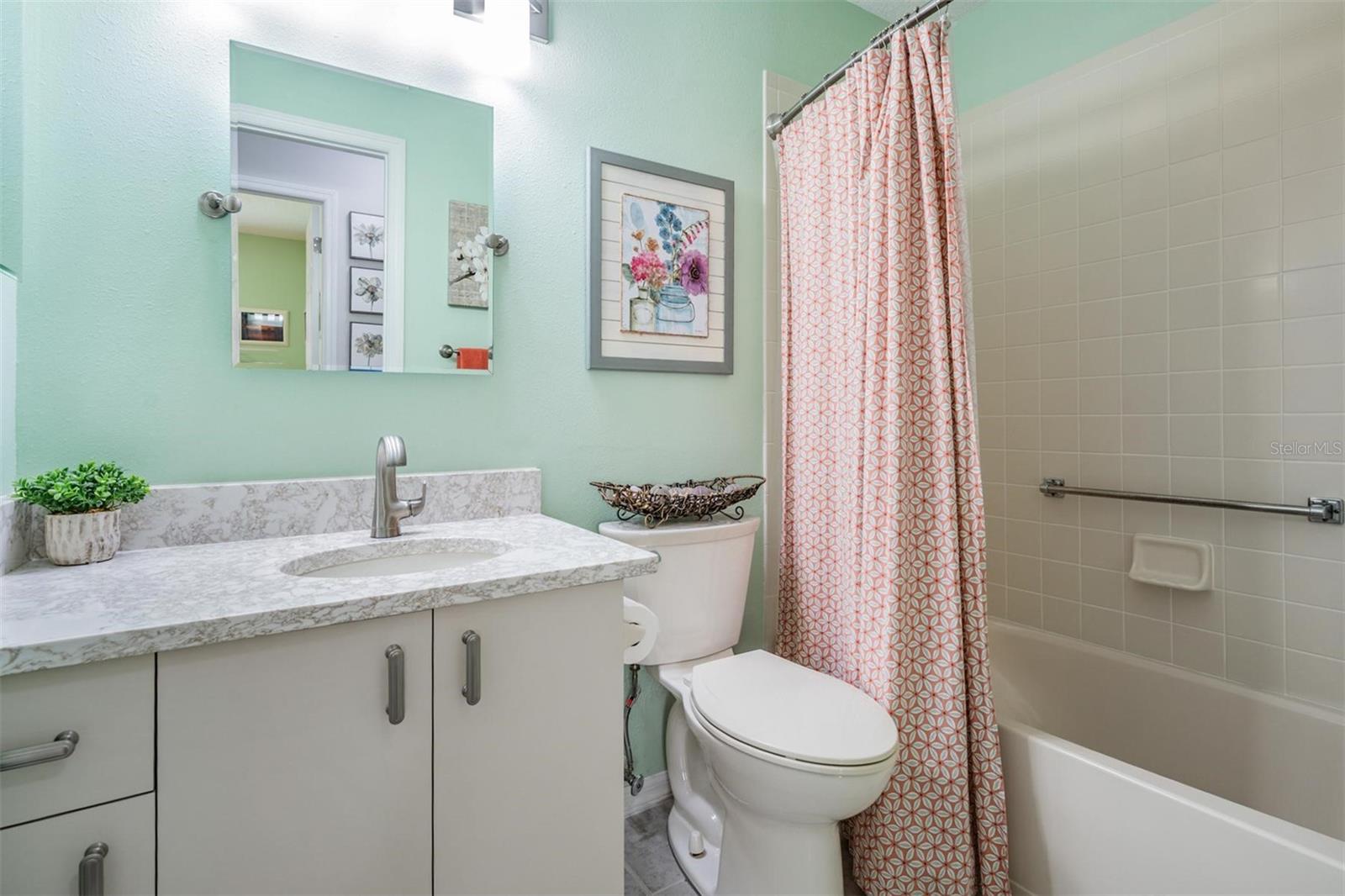 Full bathroom 2