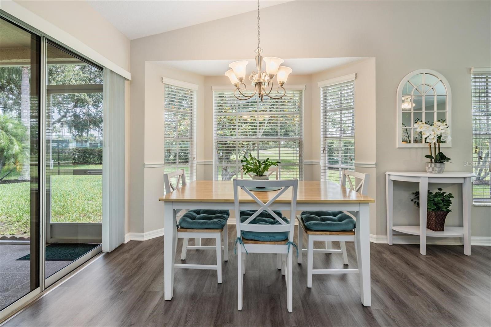 Breakfast nook with direct access to the lanai