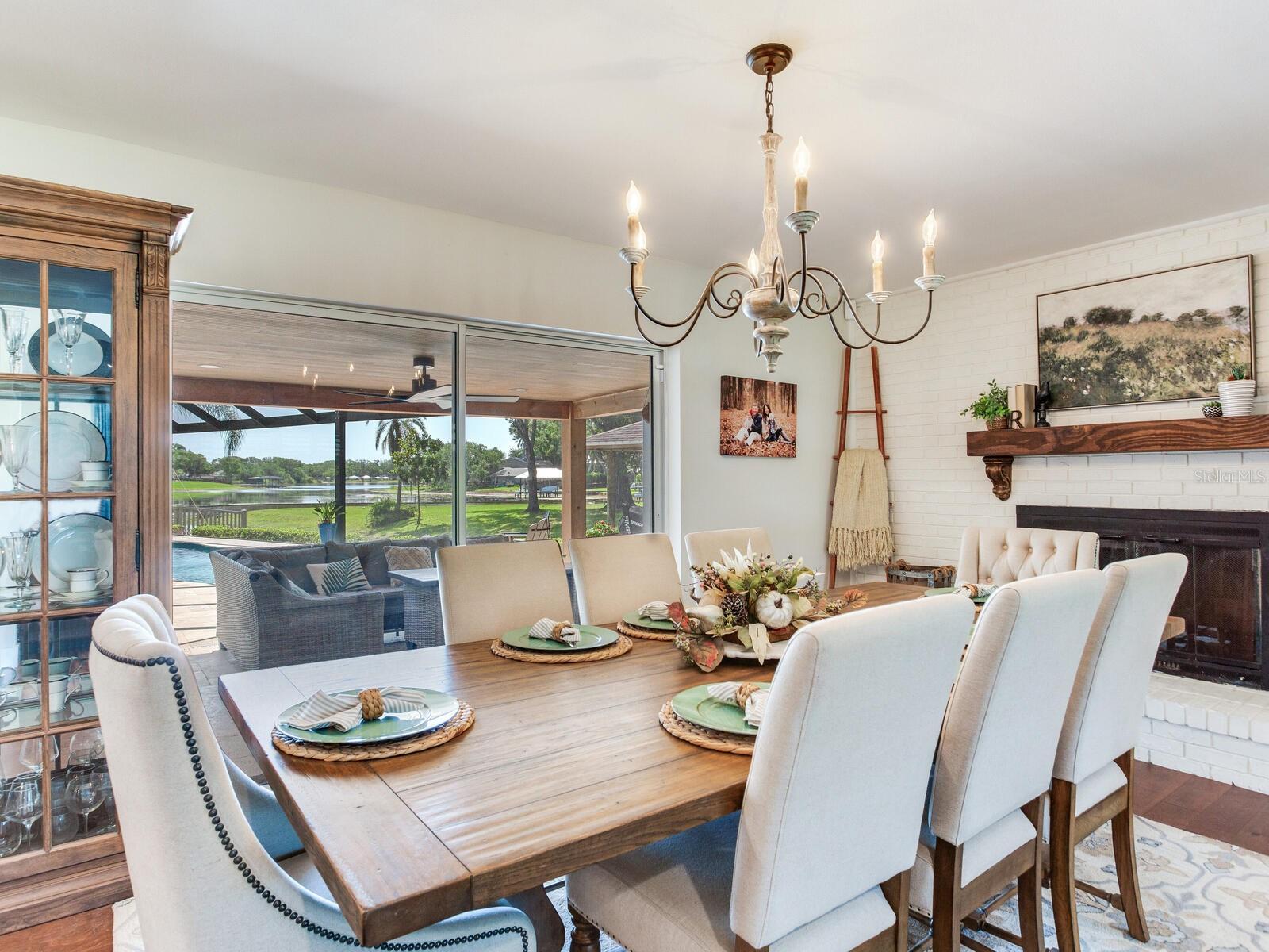 Dining / View of Lake