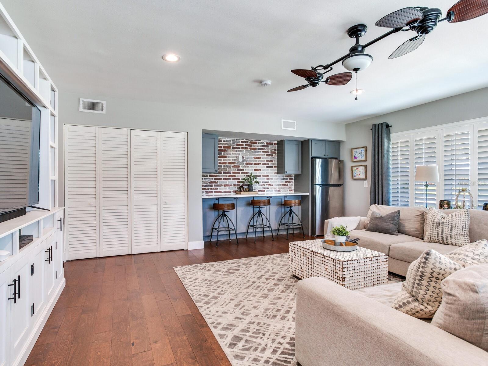 Bonus Room / Dry Bar
