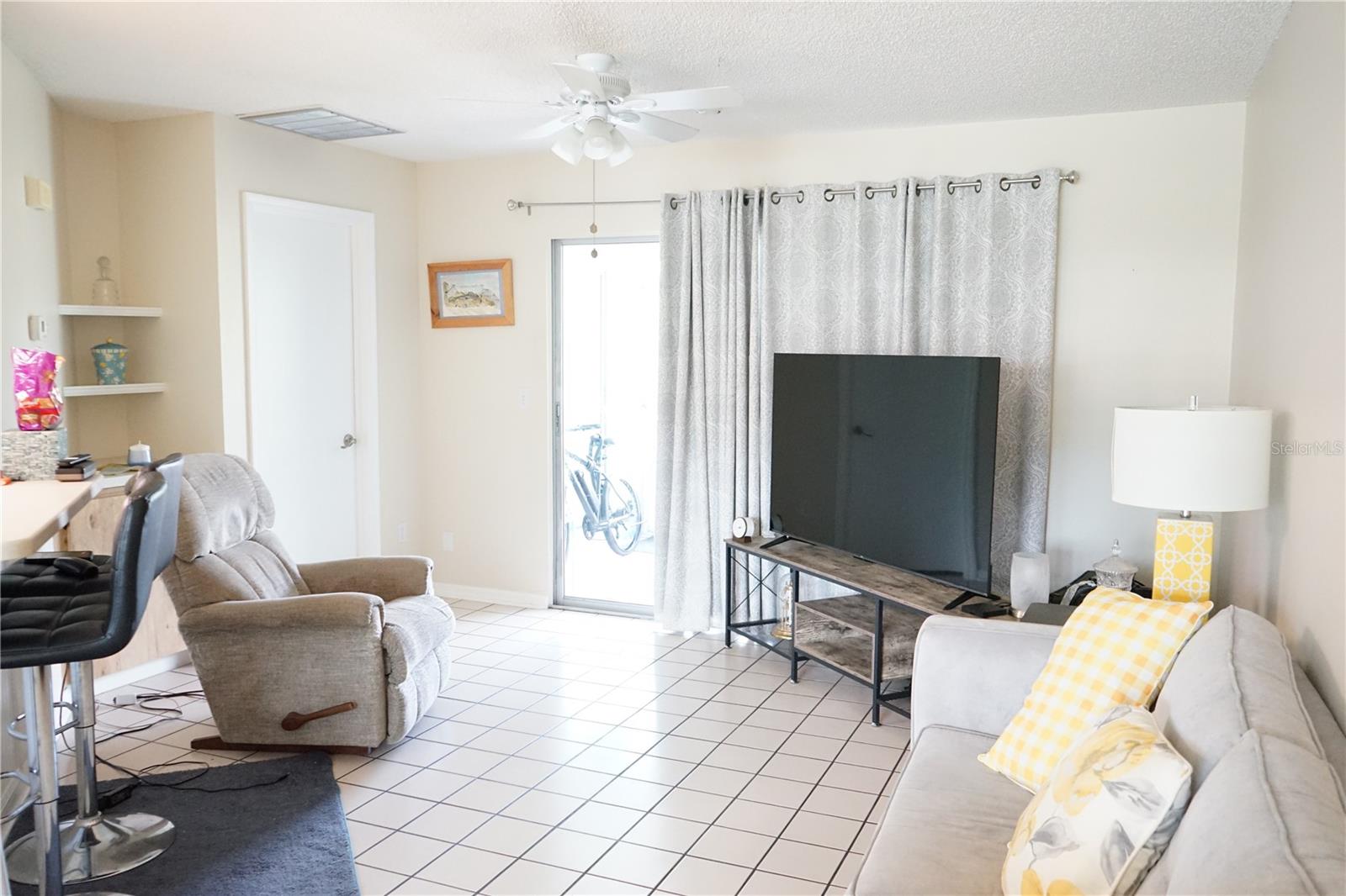 living space has a slider to the lana