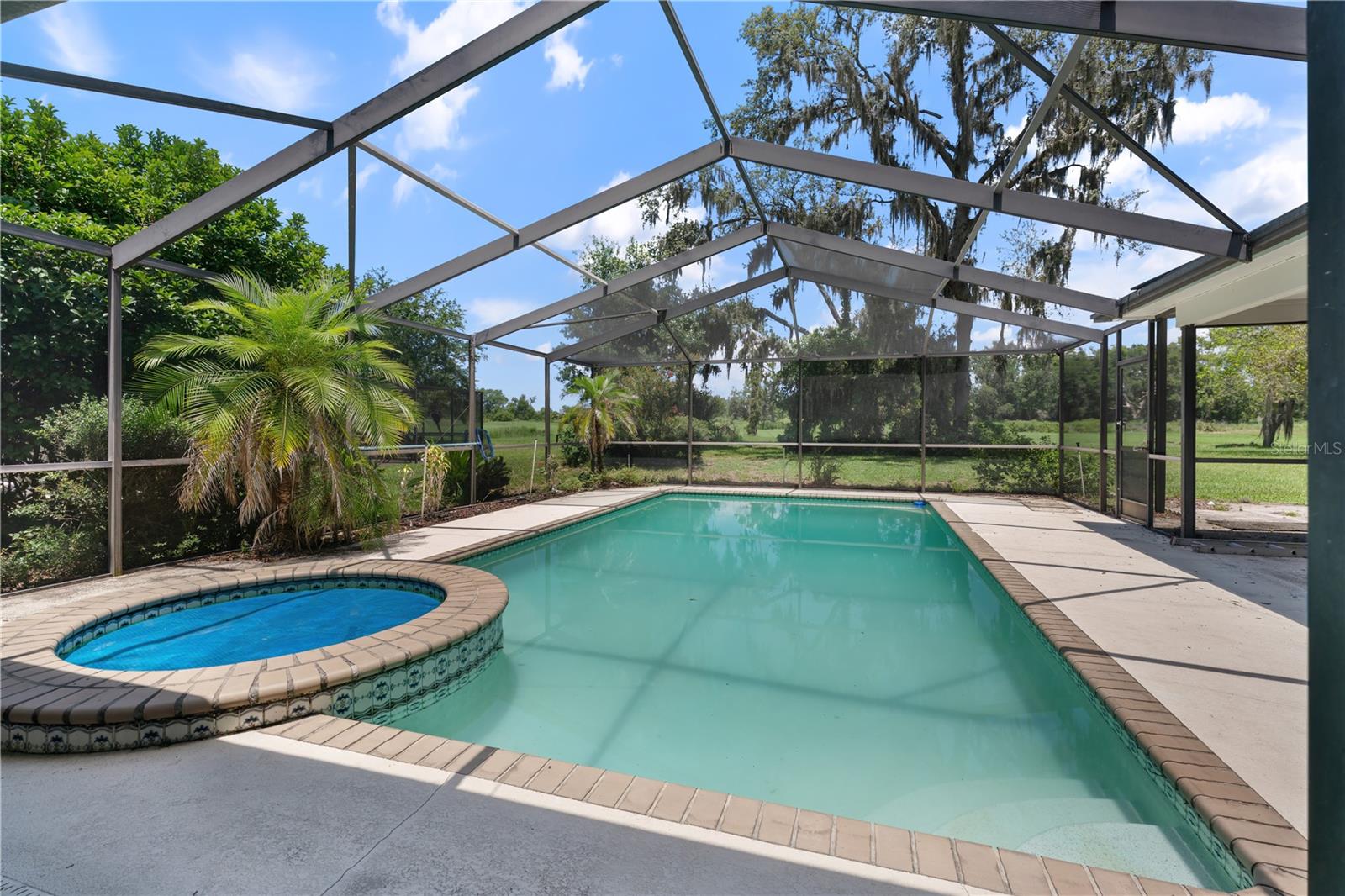 Pool & Spa