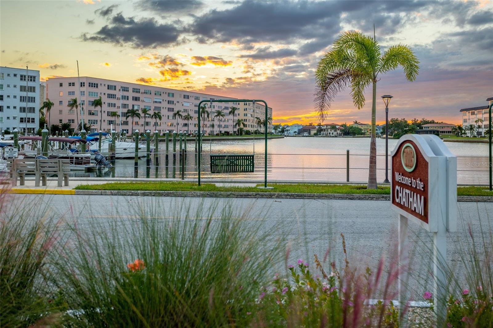 WATERFRONT LIVING!