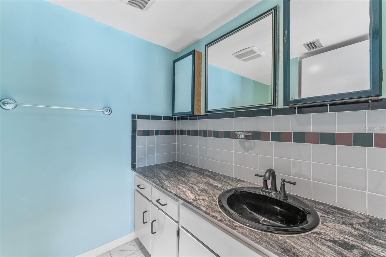 ensuite primary bathroom