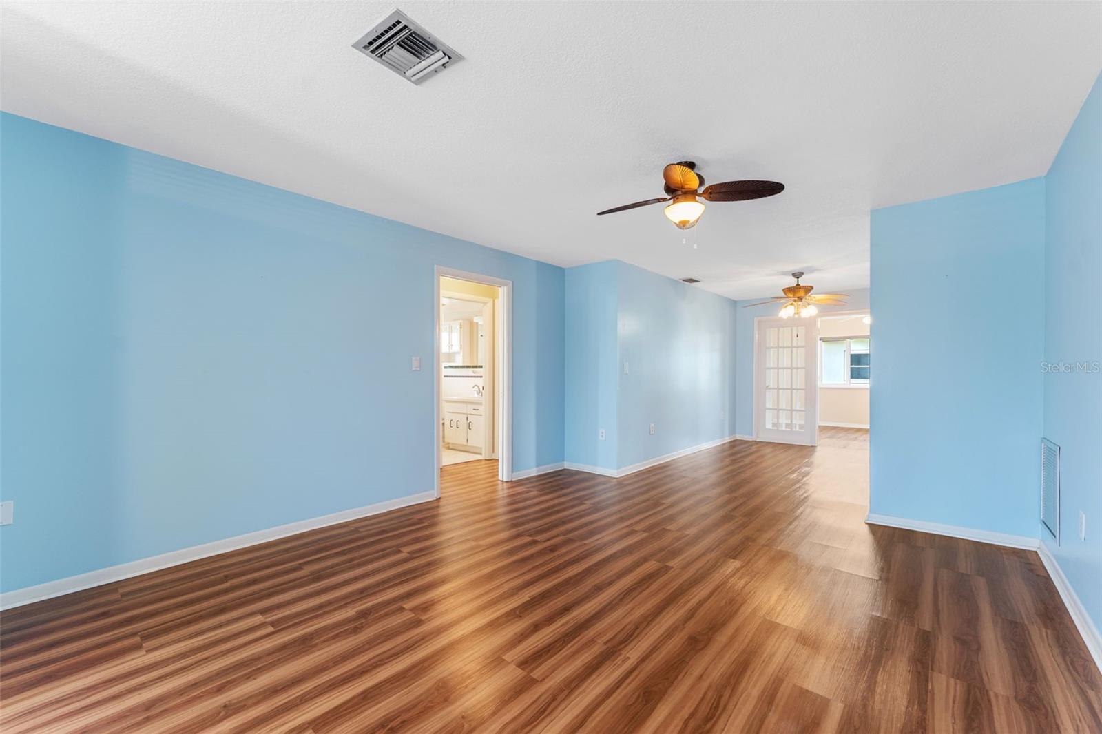 door from living/dining room to bedrooms and hallway bathroom