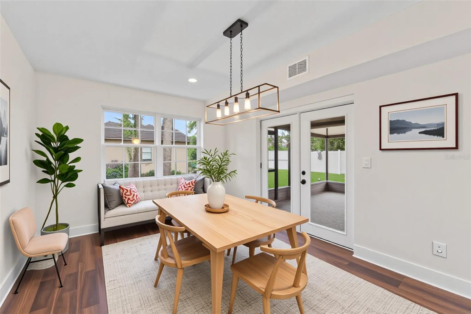 Dining room - Virtual Staged