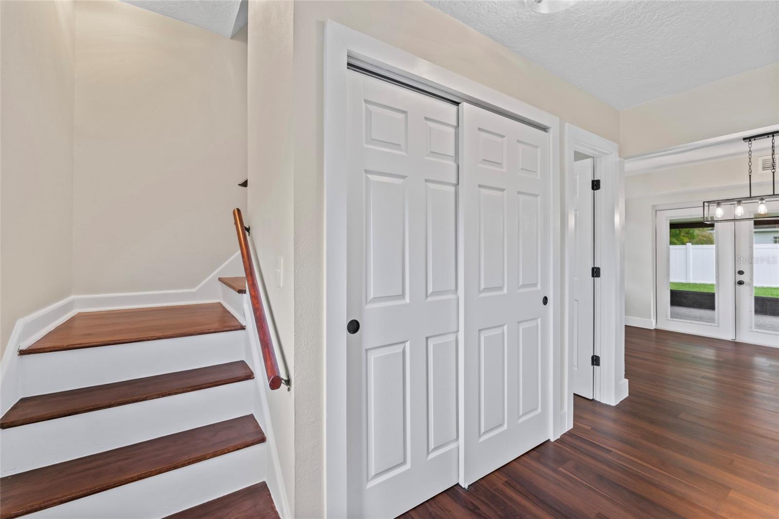 Entryway-staircase