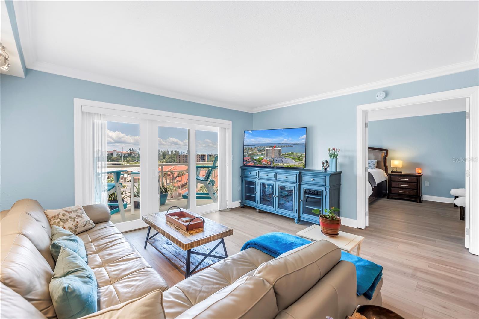 Livingroom with terrific views of the bay