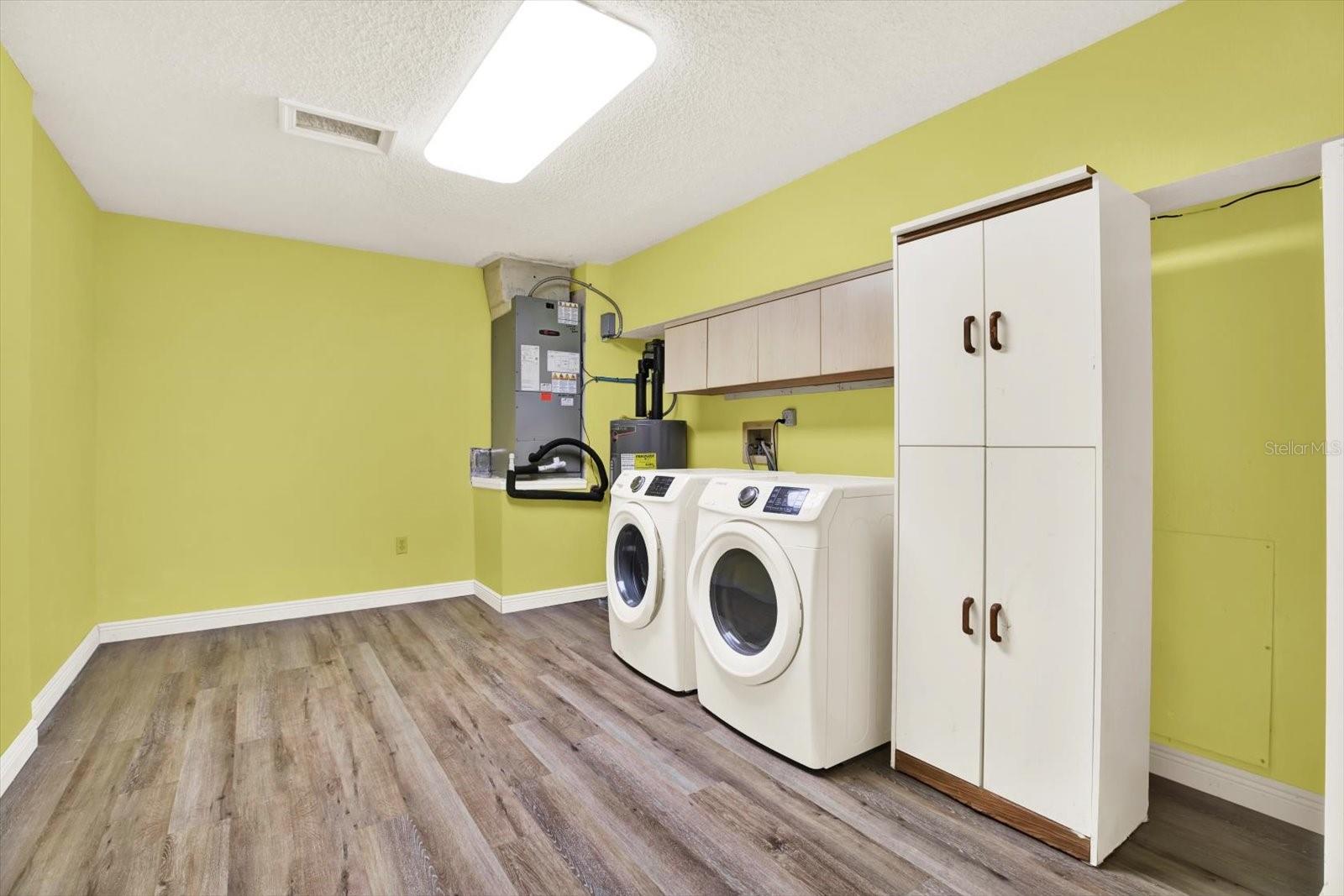 Huge- Flex space- Laundry- Utility Room