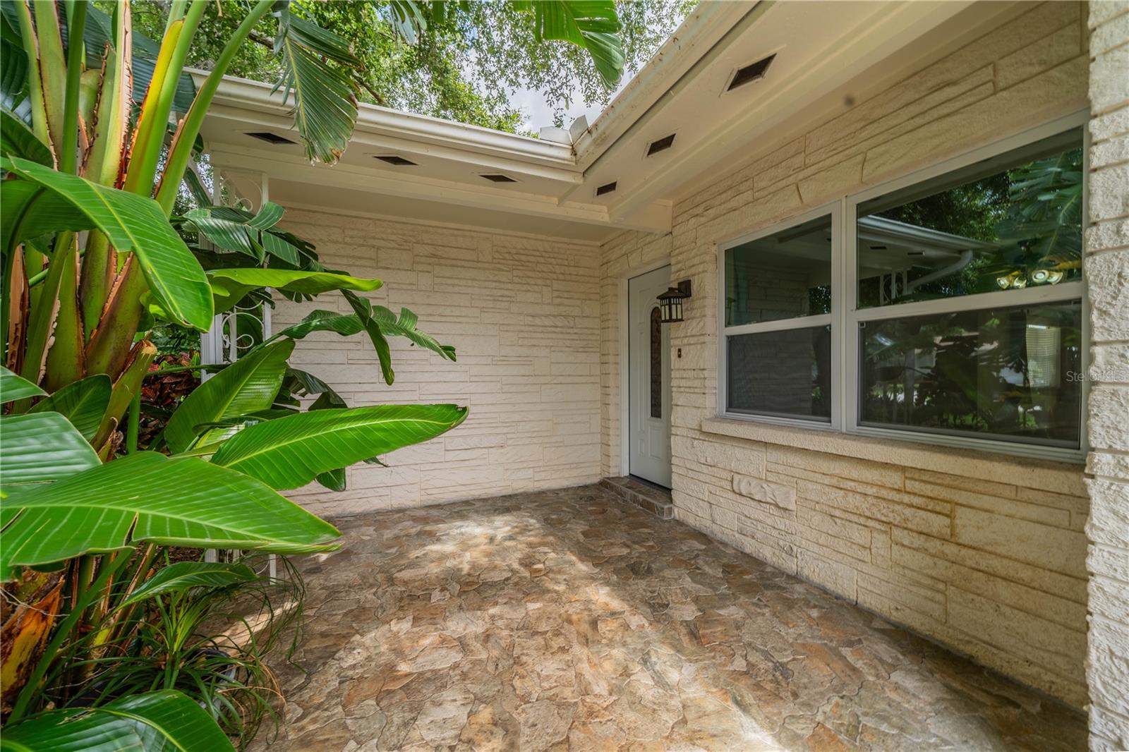 Entryway to front door