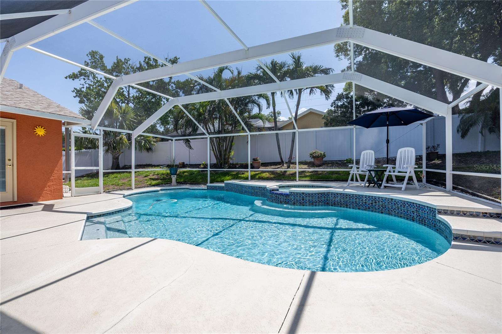 Sparkling Pool! With elevated deck