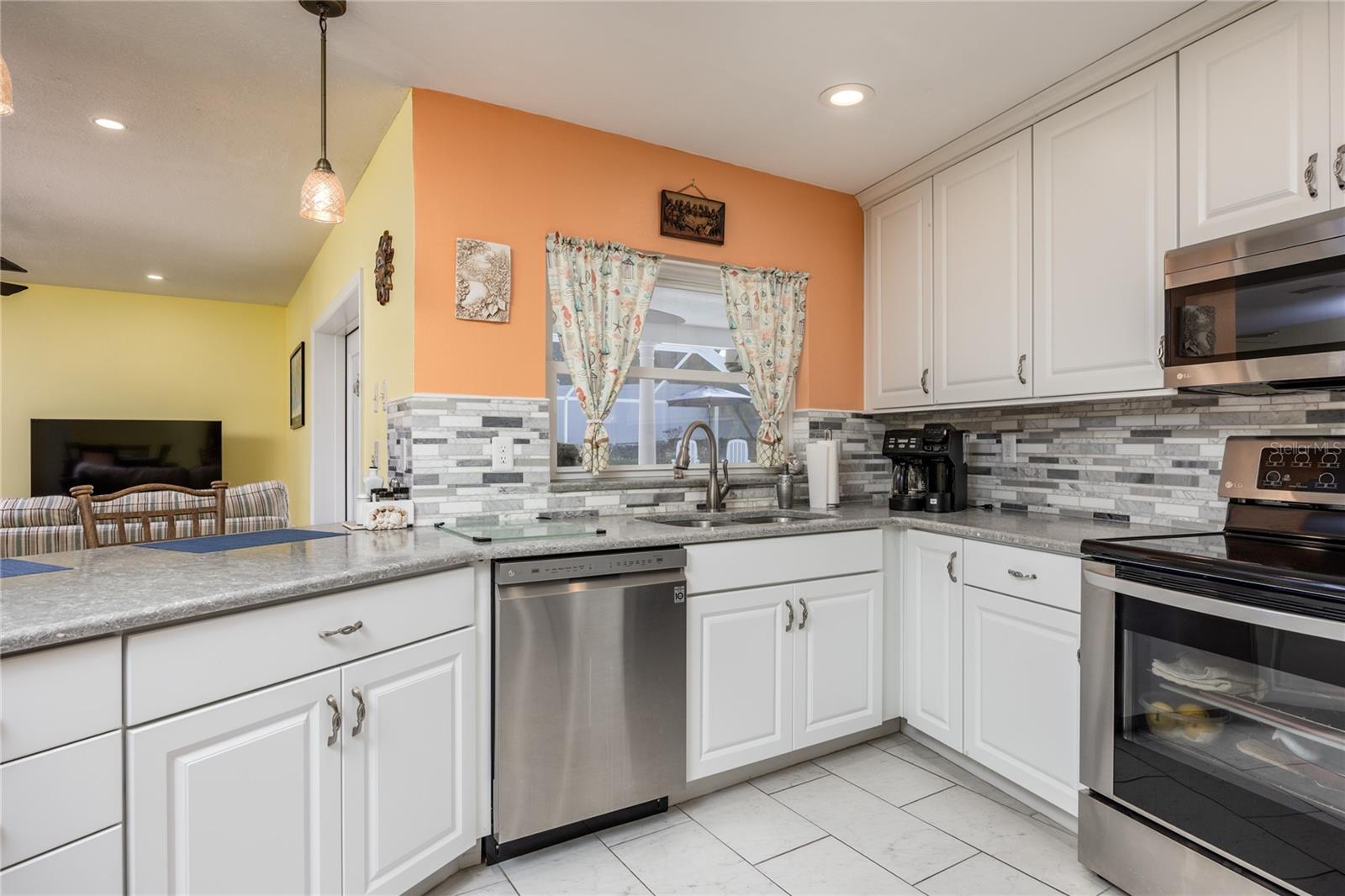 Remodeled Kitchen with Quartz counters!