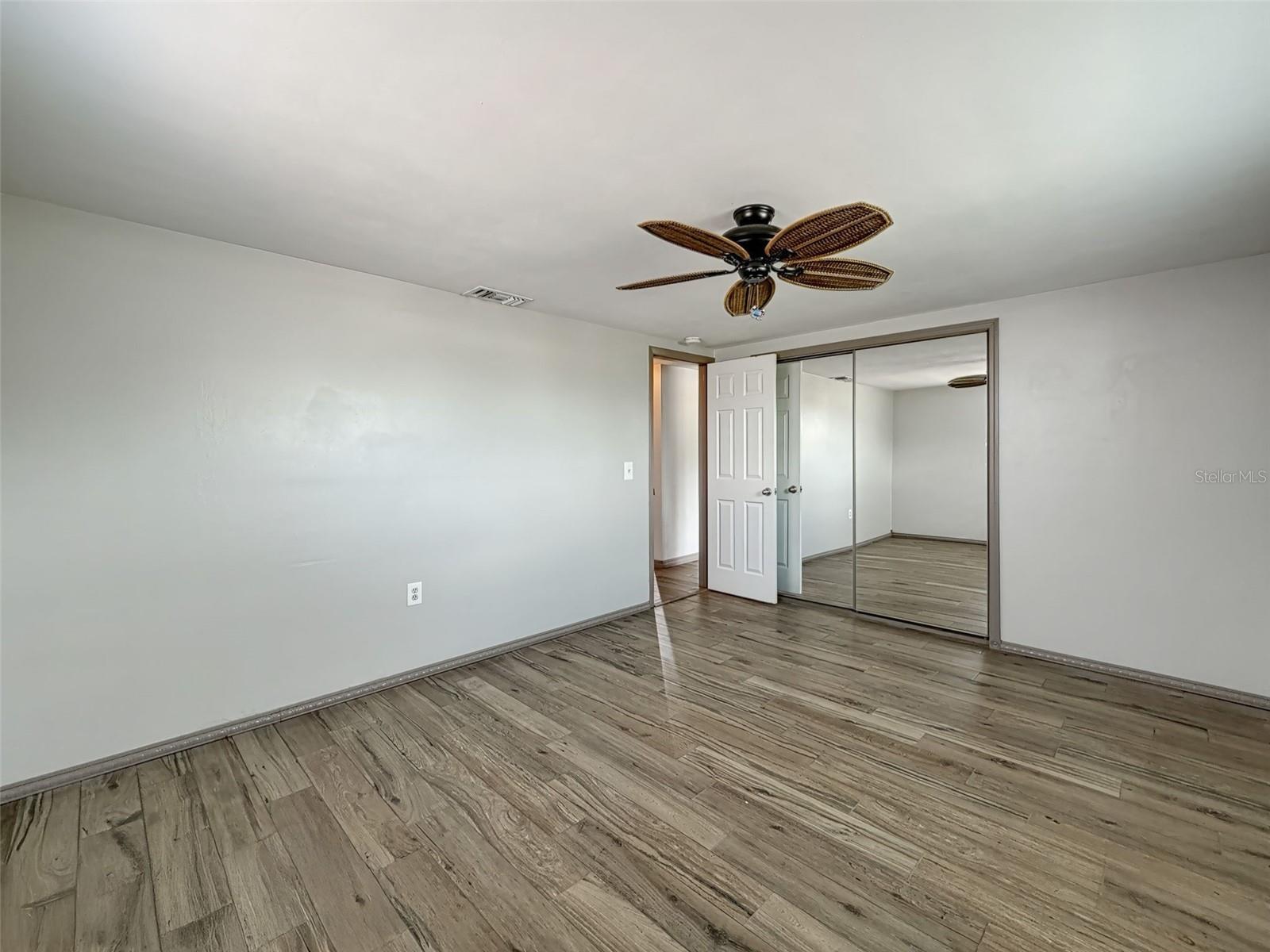LARGE ROOM