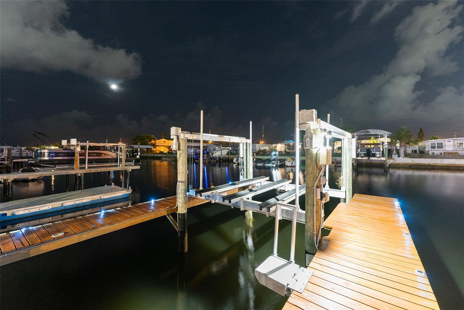 10,000 BOAT LIFT