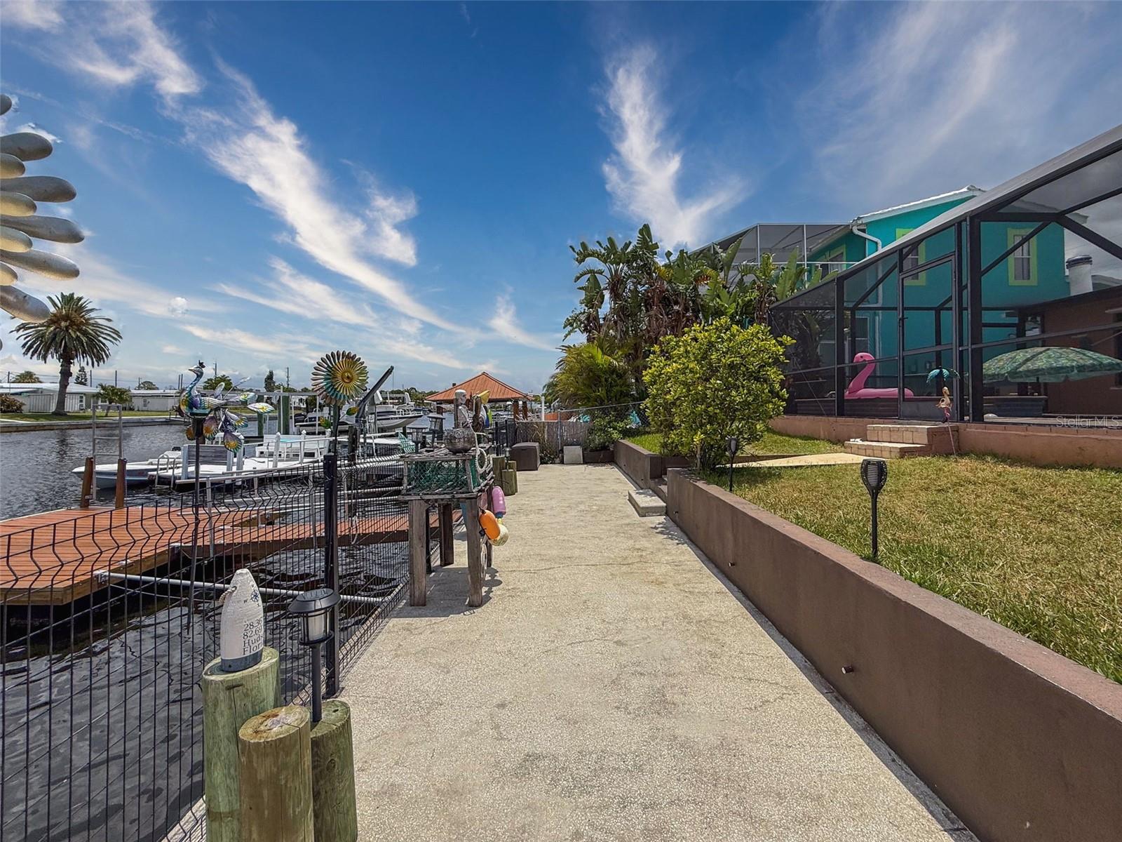 COMFORTABLE WALKWAY