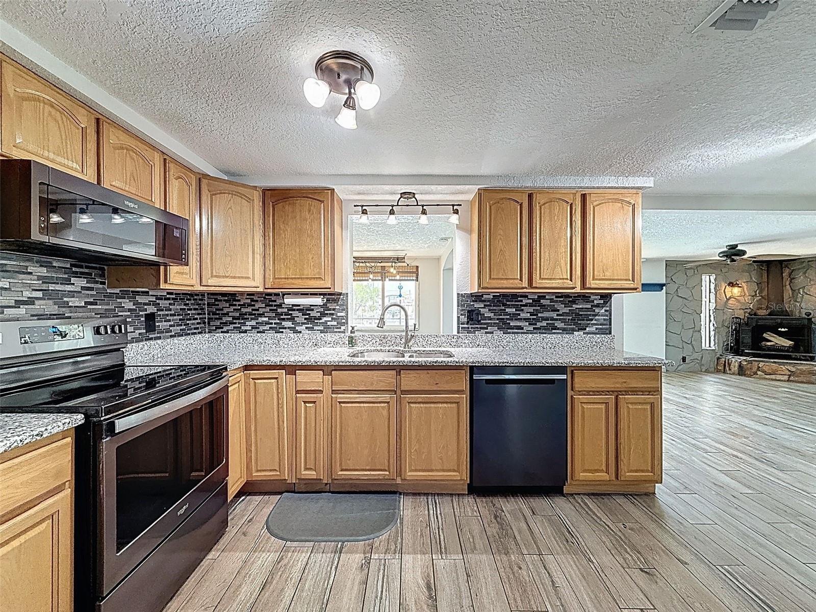 BLACK STAINLESS APPLIANCES