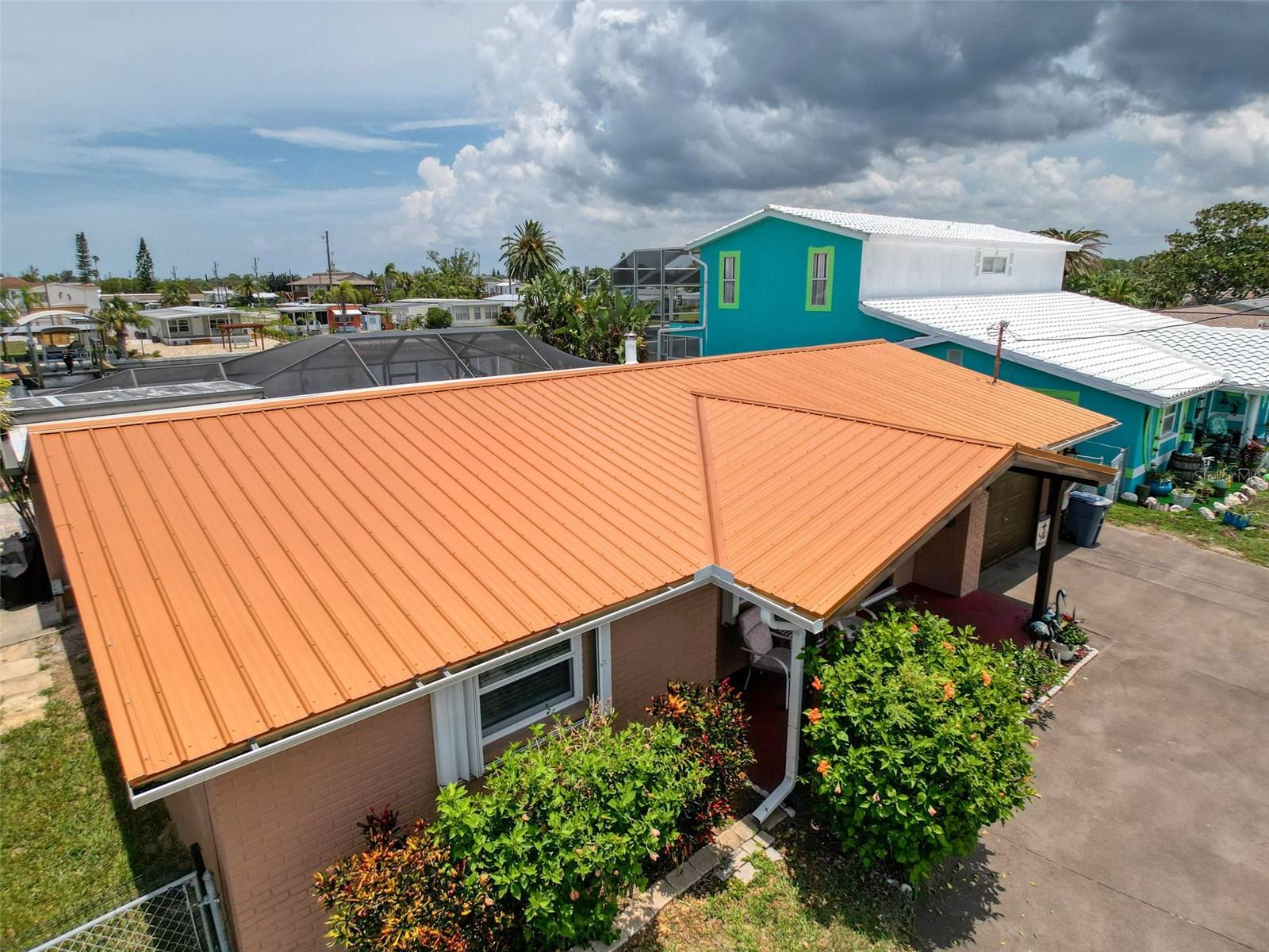 METAL ROOF ONLY 2 YEARS OLD